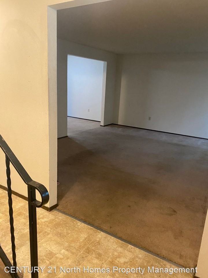 10734 126th Pl Ne - Photo 3 of 15