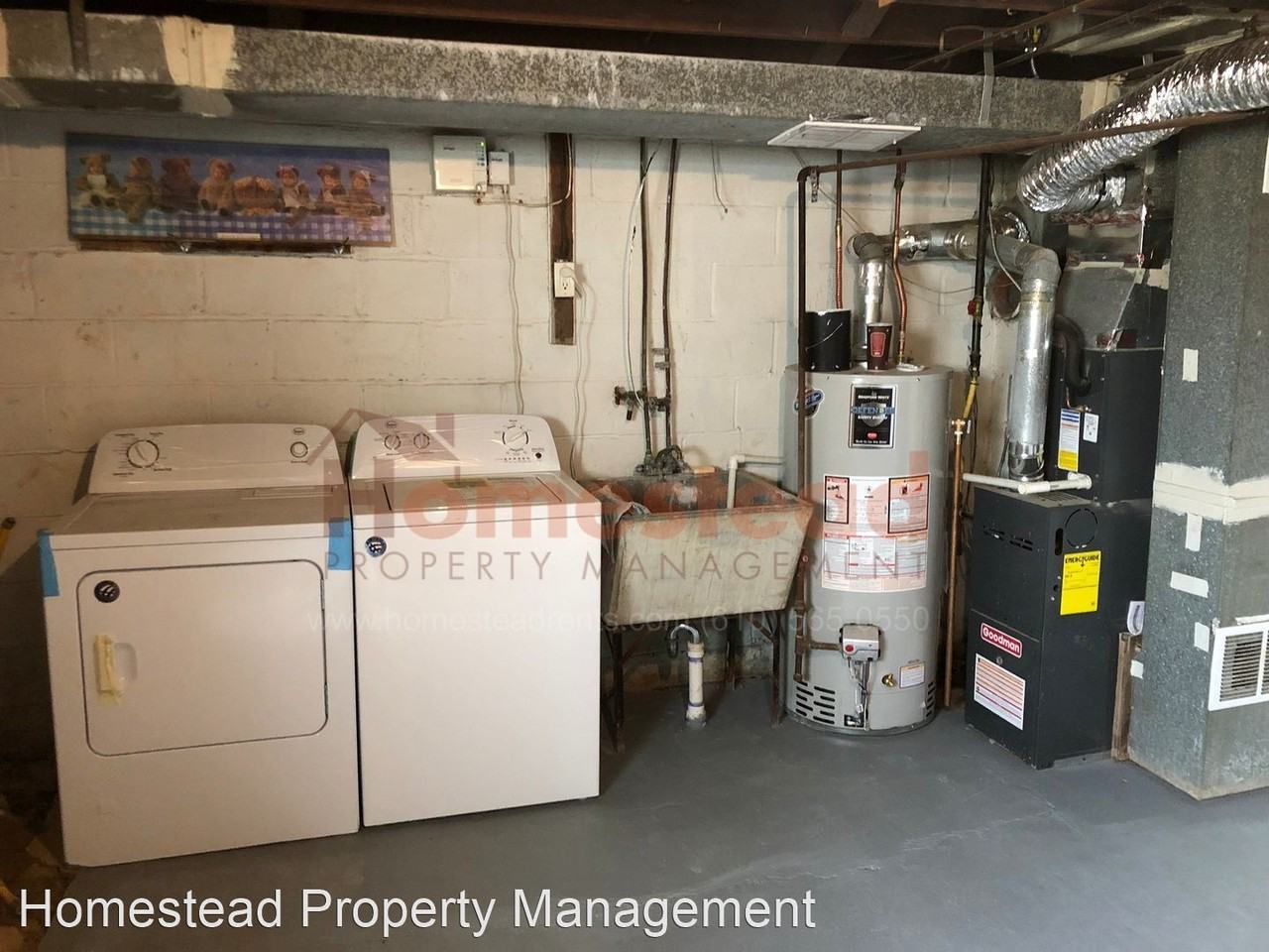 1579 Summit St - Photo 2 of 12