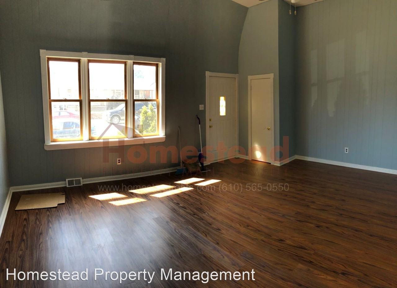 1579 Summit St - Photo 3 of 12