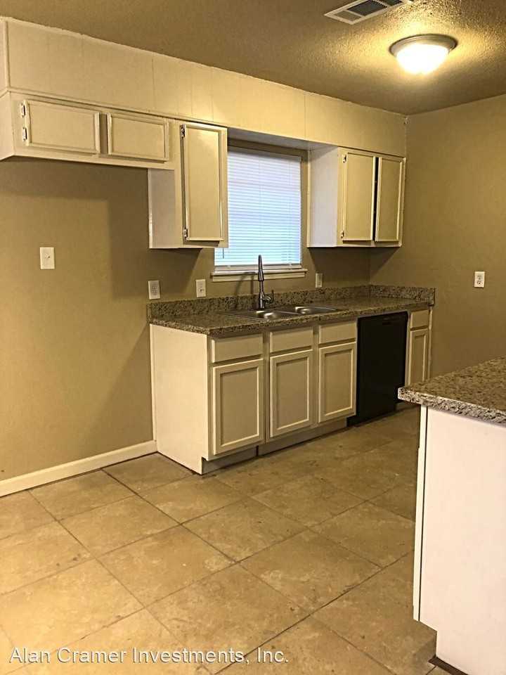 275 Greeves St - Photo 3 of 9