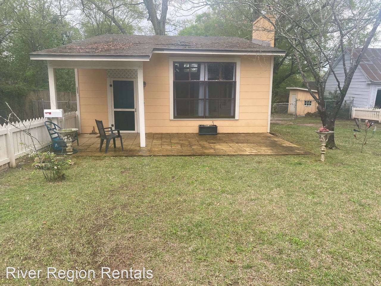 320 Bellinger Ln - Photo 3 of 21