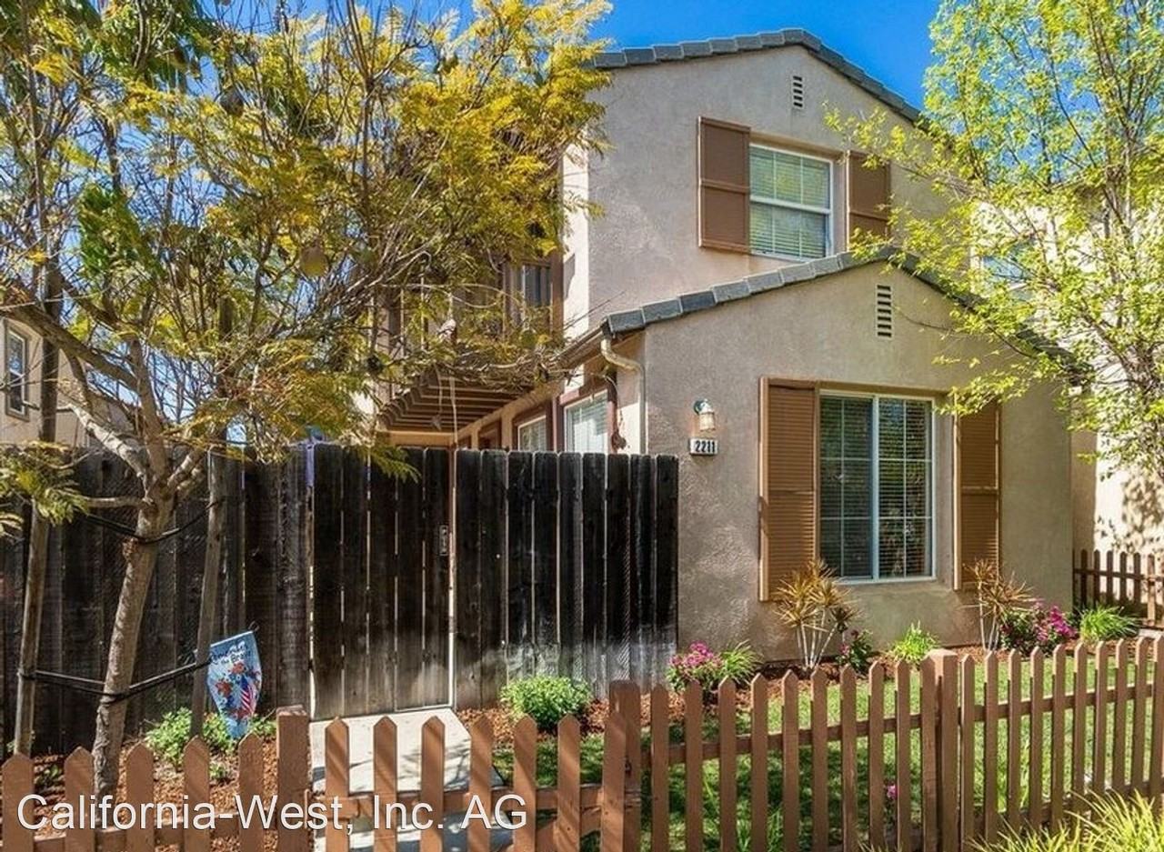 2211 Cottage Ln - Photo 2 of 2