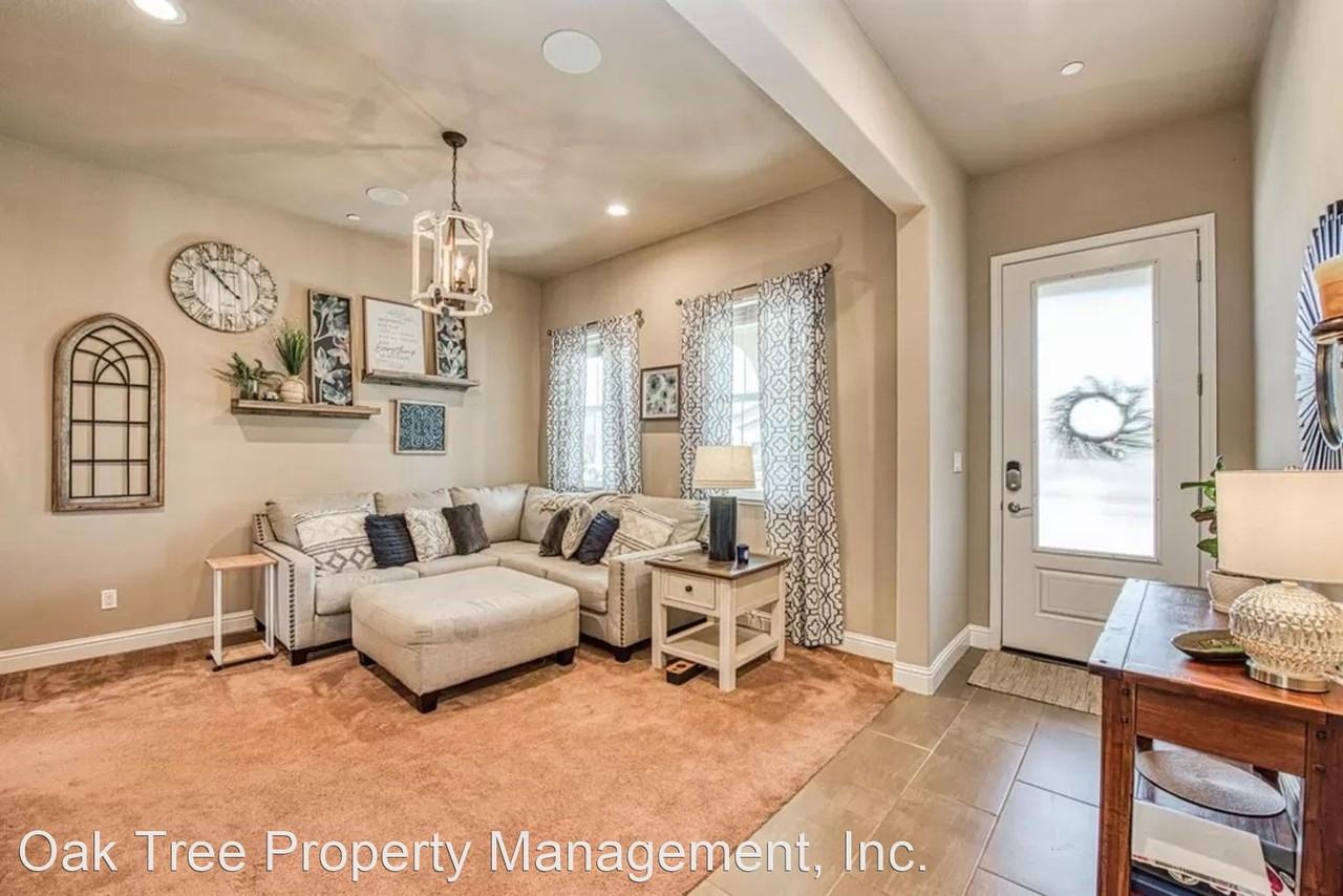 137 N Oxford Ave - Photo 3 of 14
