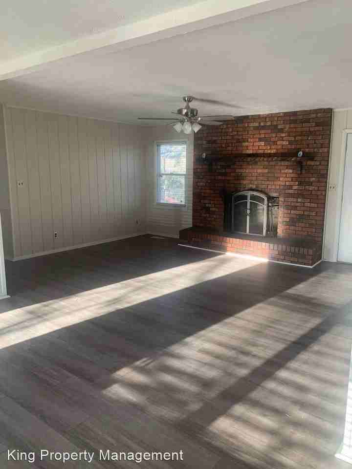 5504 Ashwood Dr - Photo 3 of 20