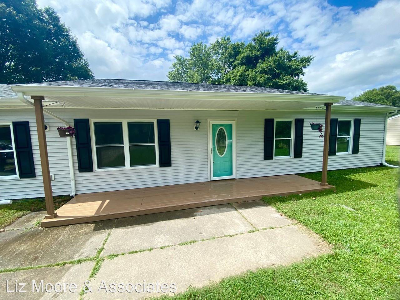 6790 Cedar Lake Dr - Photo 2 of 15