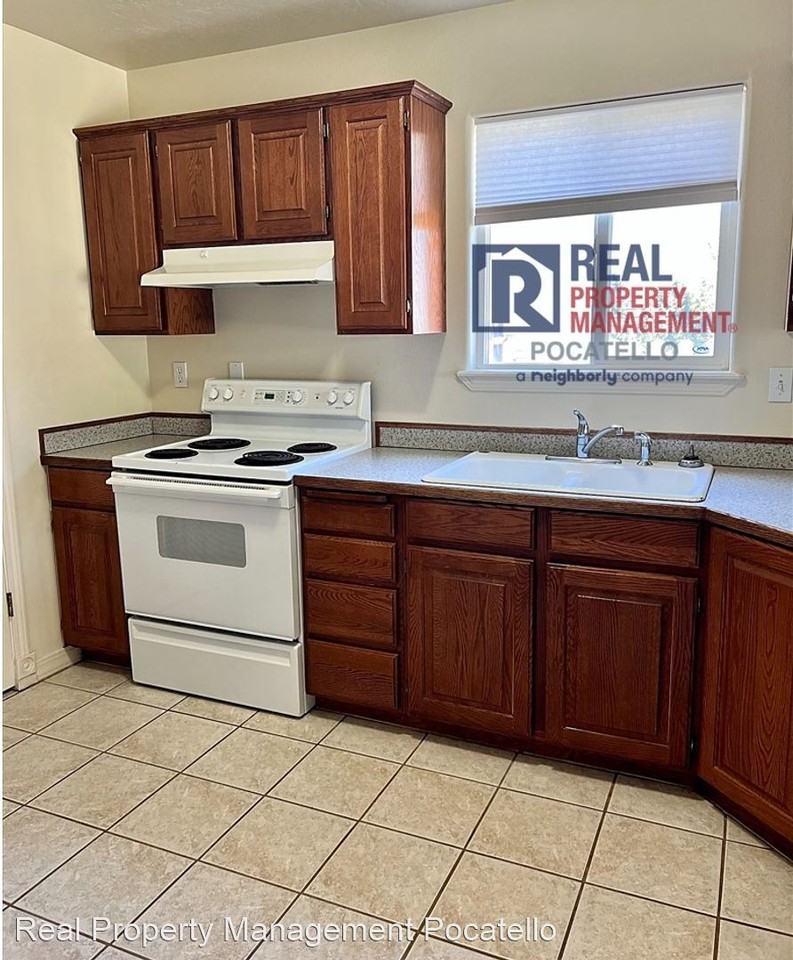 4734 & 4736 Heidi Ct - Photo 3 of 27