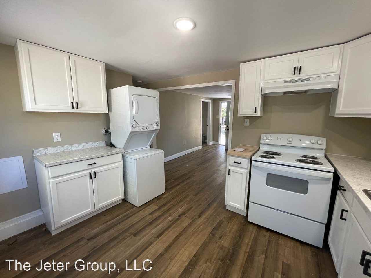 412 W 8th St - Photo 3 of 7