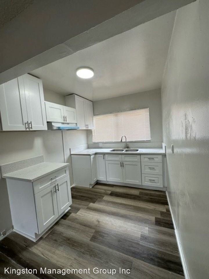 230 E. Ivy Avenue - Photo 2 of 9