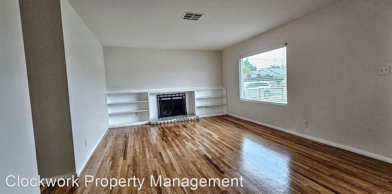 1021 S Serenade Ave - Photo 2 of 28