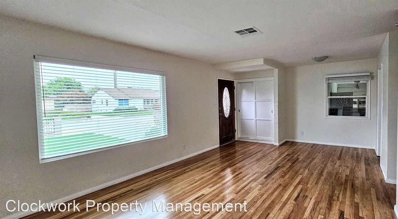 1021 S Serenade Ave - Photo 3 of 28