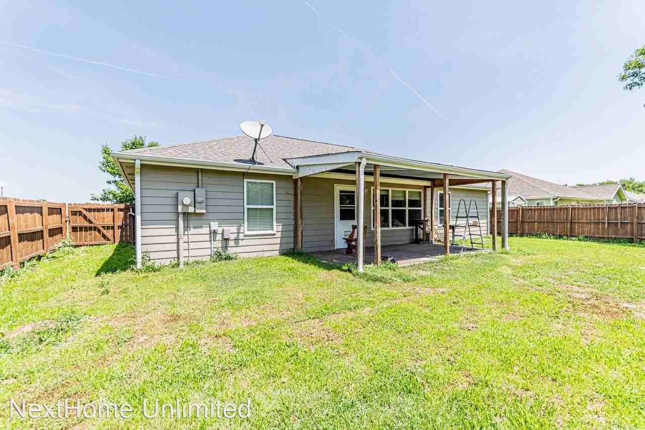 W 14th St - Photo 2 of 29