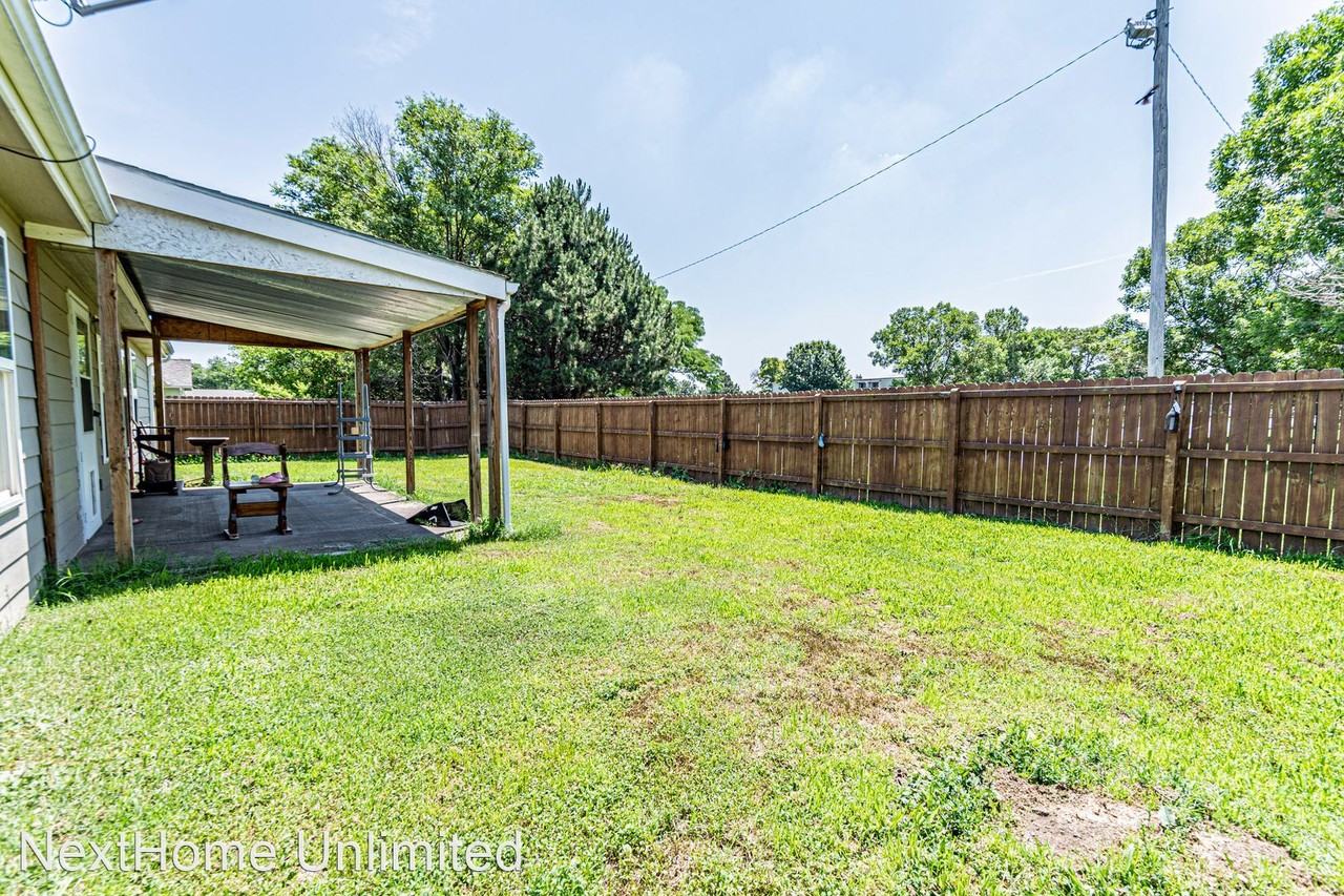 W 14th St - Photo 3 of 29