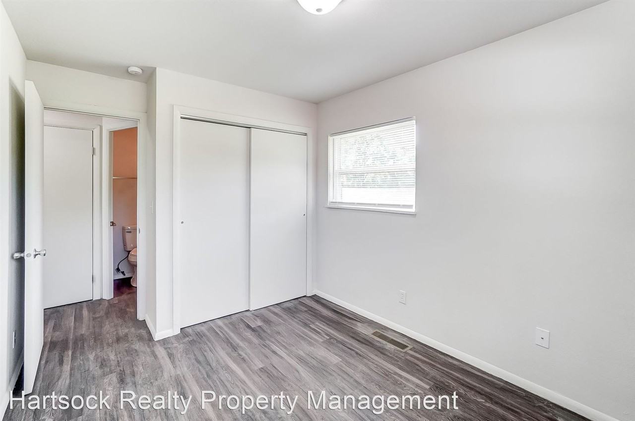 1126 Catalpa Ave - Photo 2 of 28