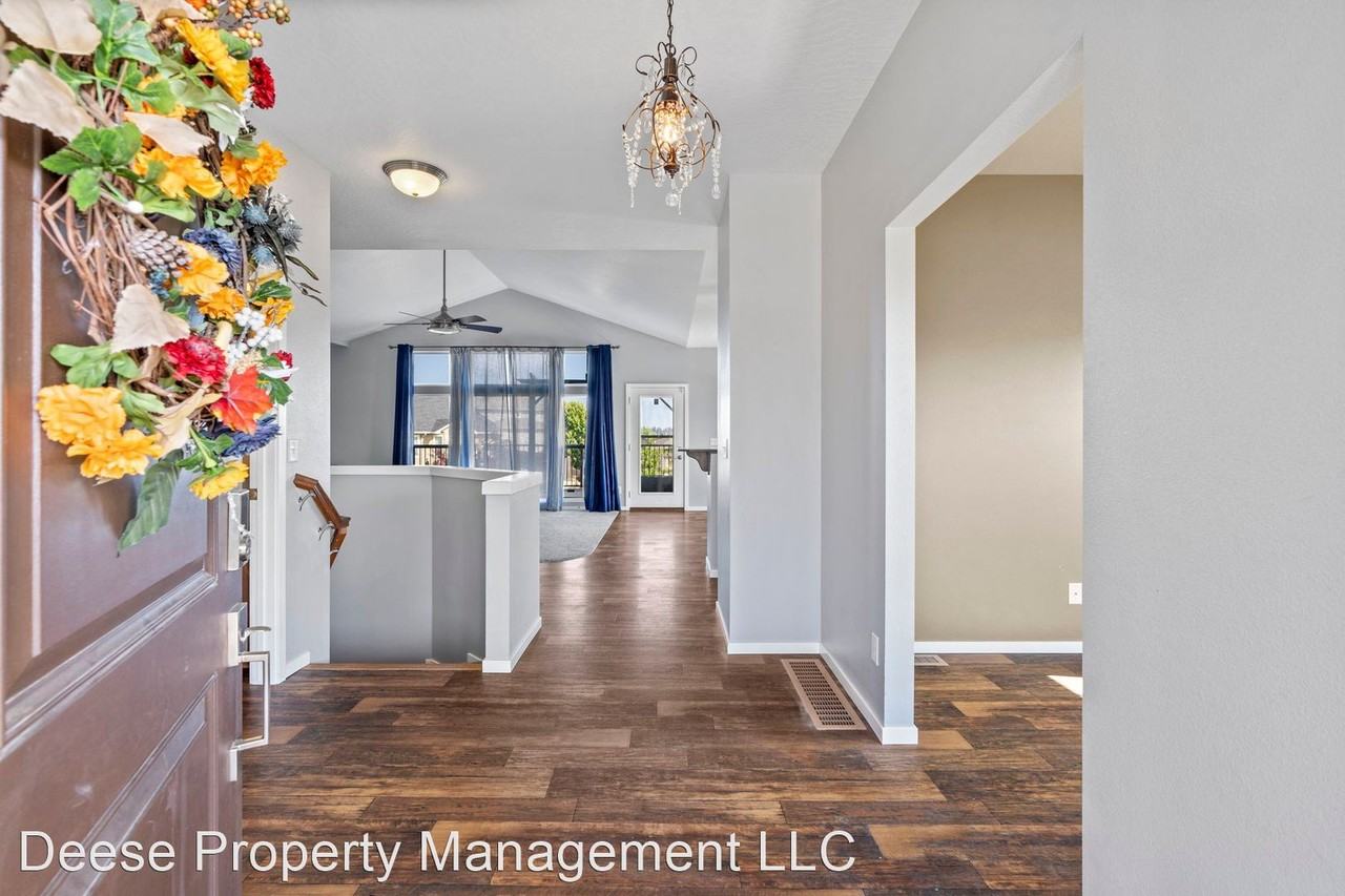 910 W Chaperon Peak Dr - Photo 2 of 26