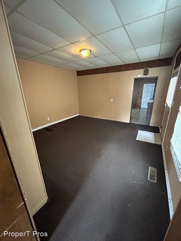 1109 Oakley St - Photo 3 of 8