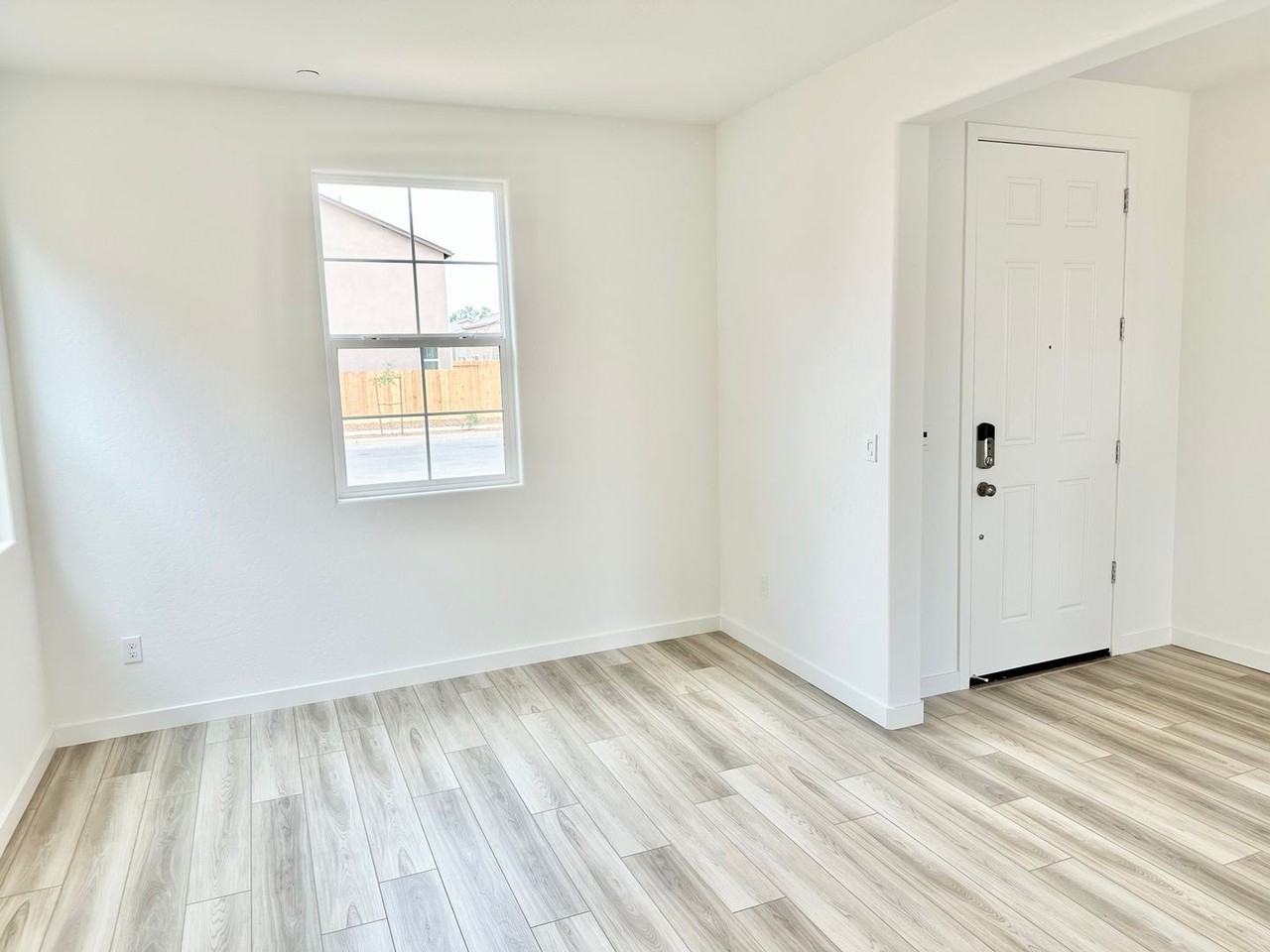 2299 N Filbert Ave - Photo 2 of 19