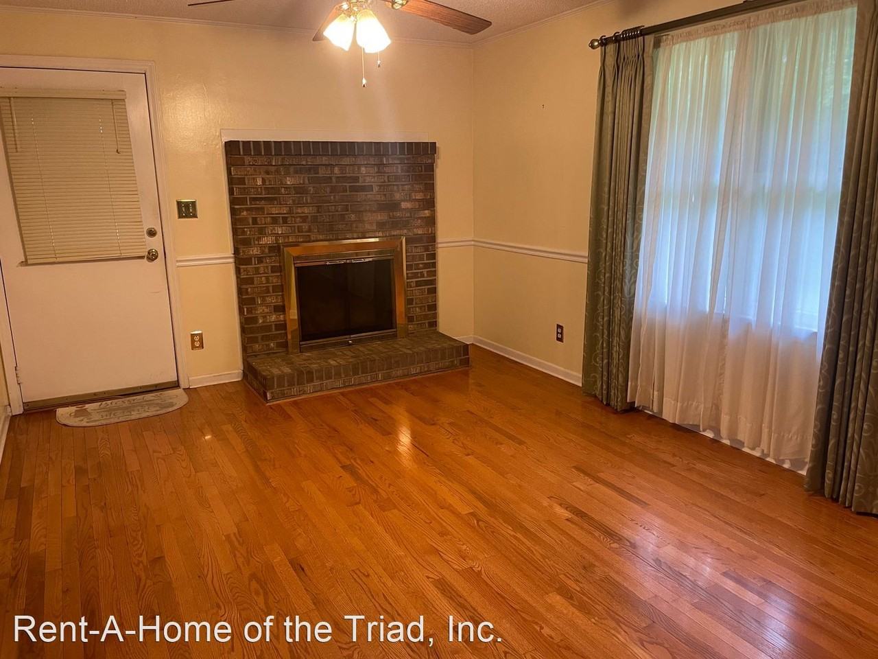 107 Taft St - Photo 2 of 14