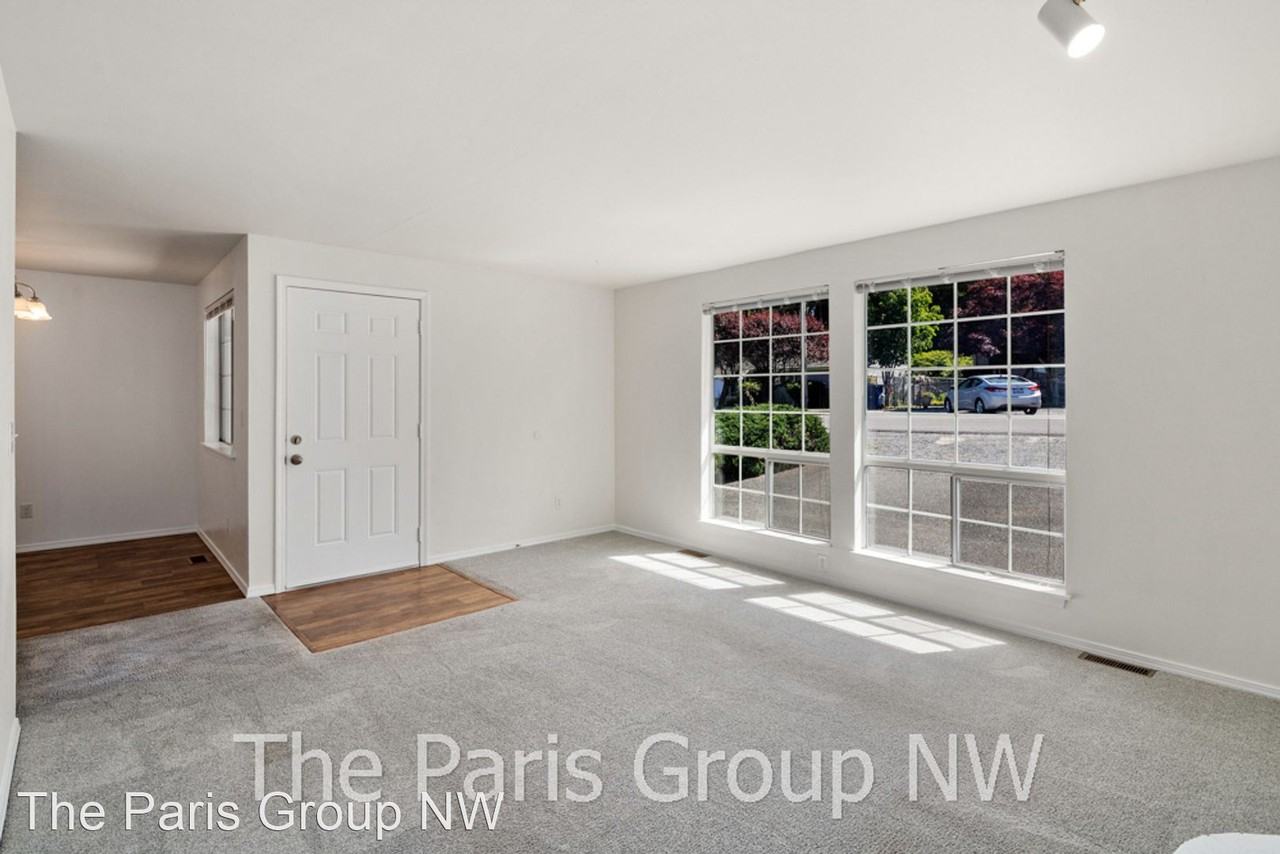 1313 Monroe Ave Ne - Photo 3 of 32