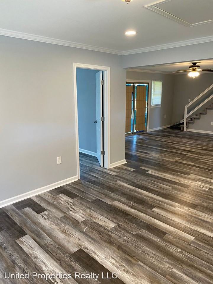 209 Indian Creek Dr - Photo 3 of 26