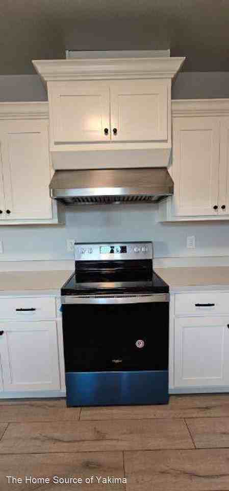 302 Satus Ave - Photo 3 of 38