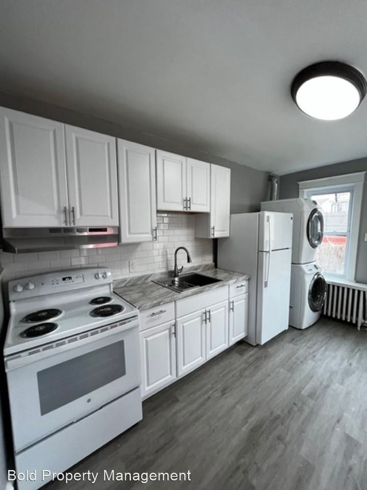 1323 Locust St - Photo 2 of 11