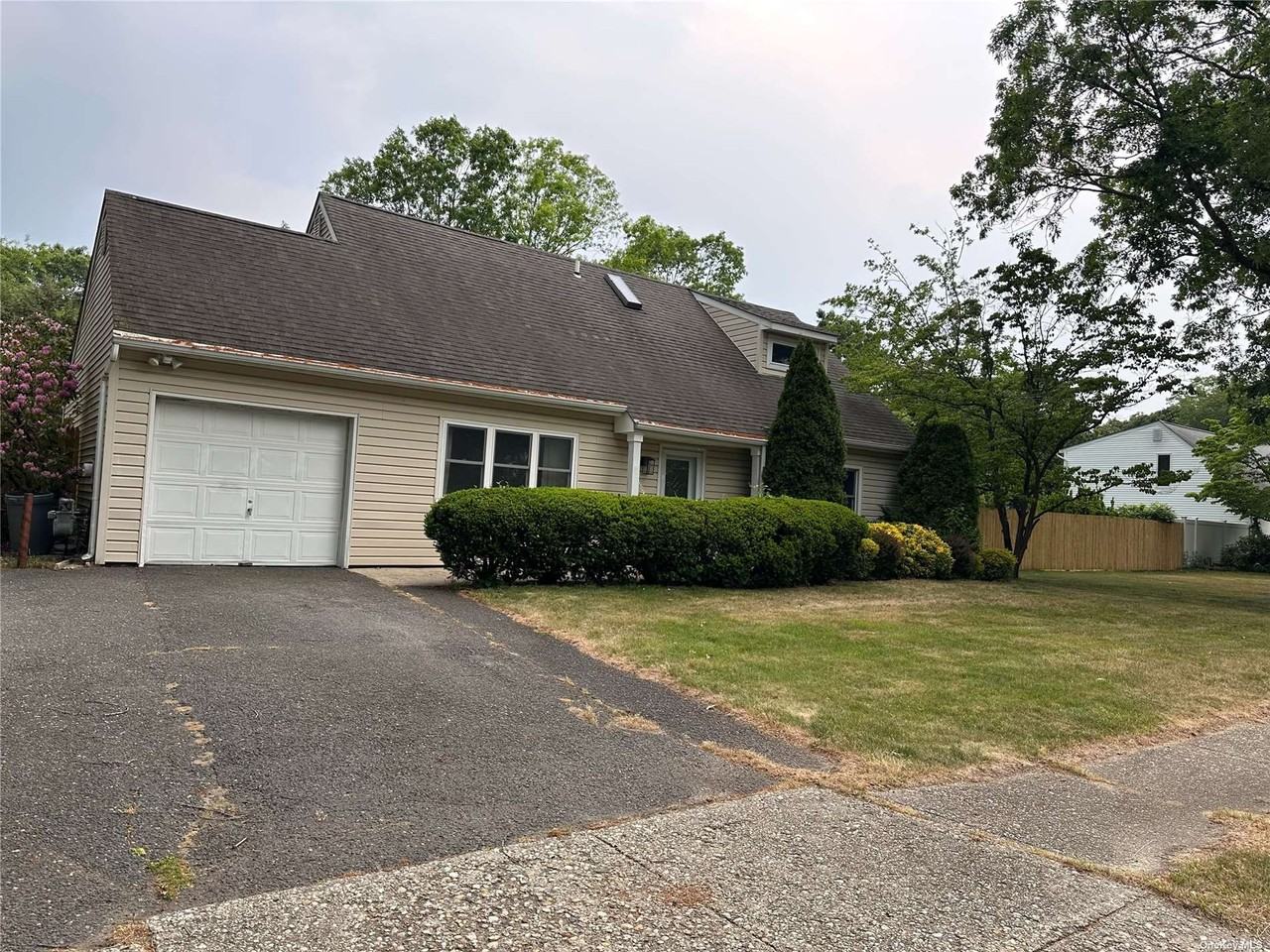 225 Mark Tree Rd - Photo 2 of 15