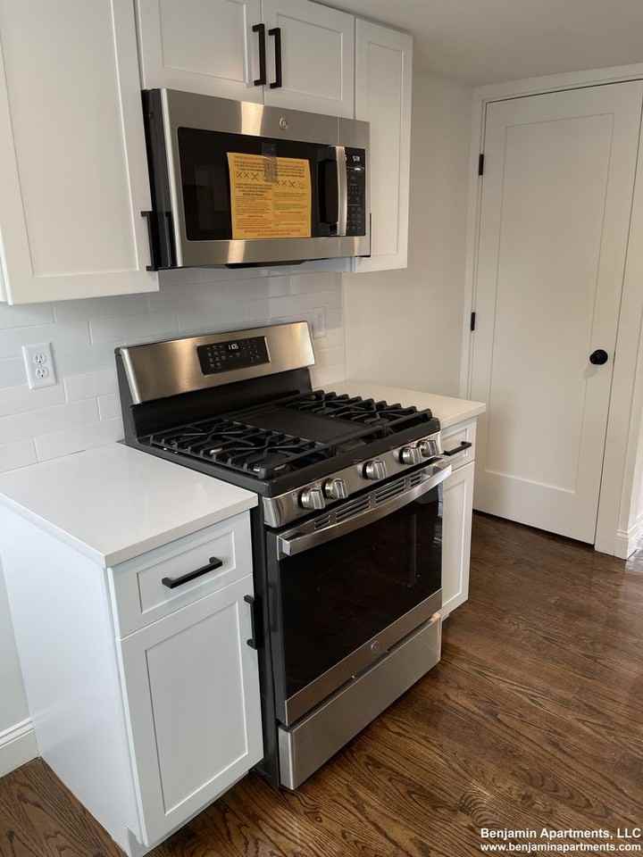 162 Perry St #2F - Photo 2 of 12