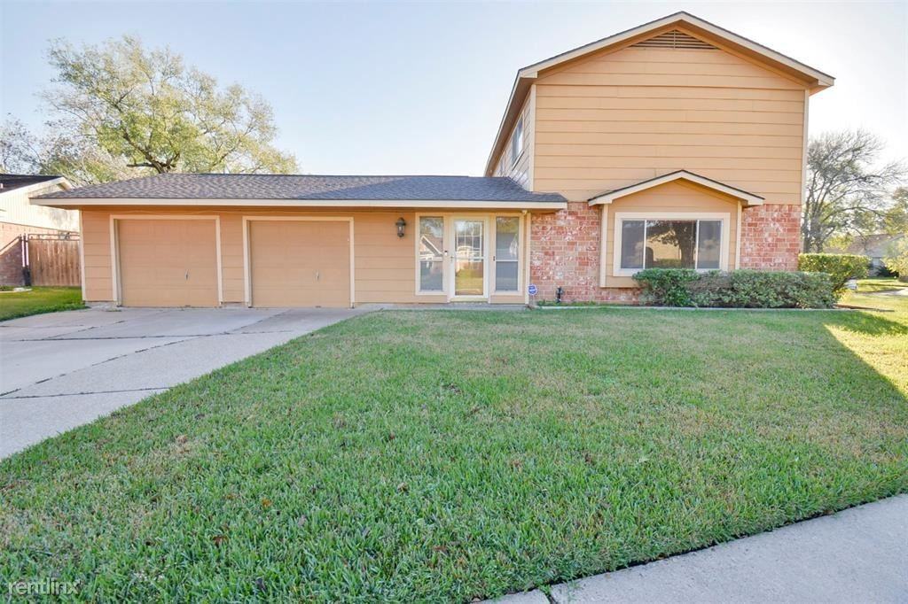 13915 Roundstone Ln - Photo 3 of 24