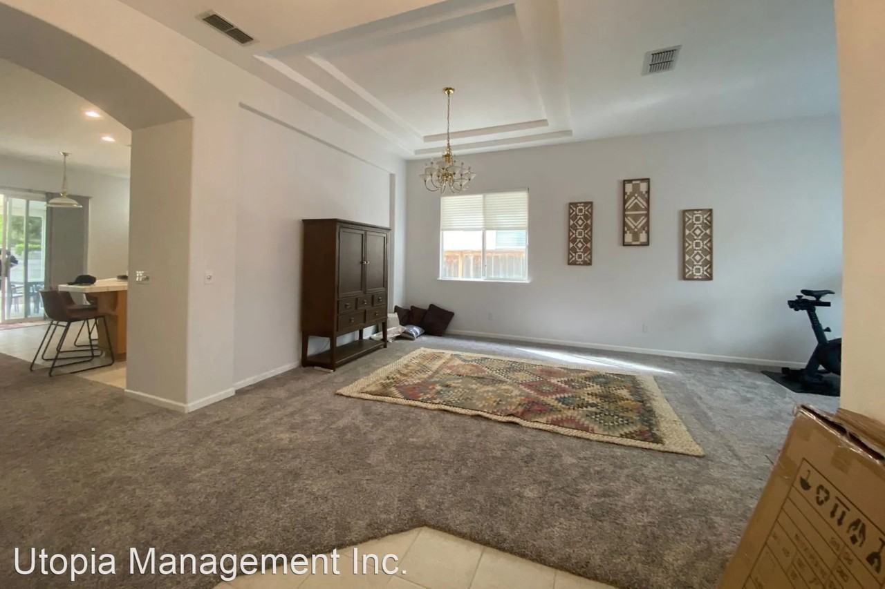 2834 Harbour View Ln - Photo 2 of 10