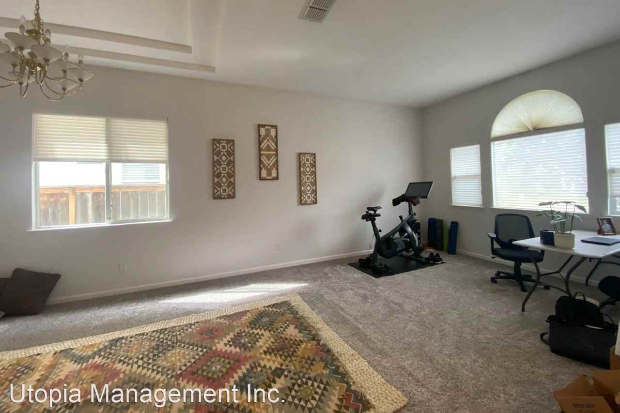 2834 Harbour View Ln - Photo 3 of 10