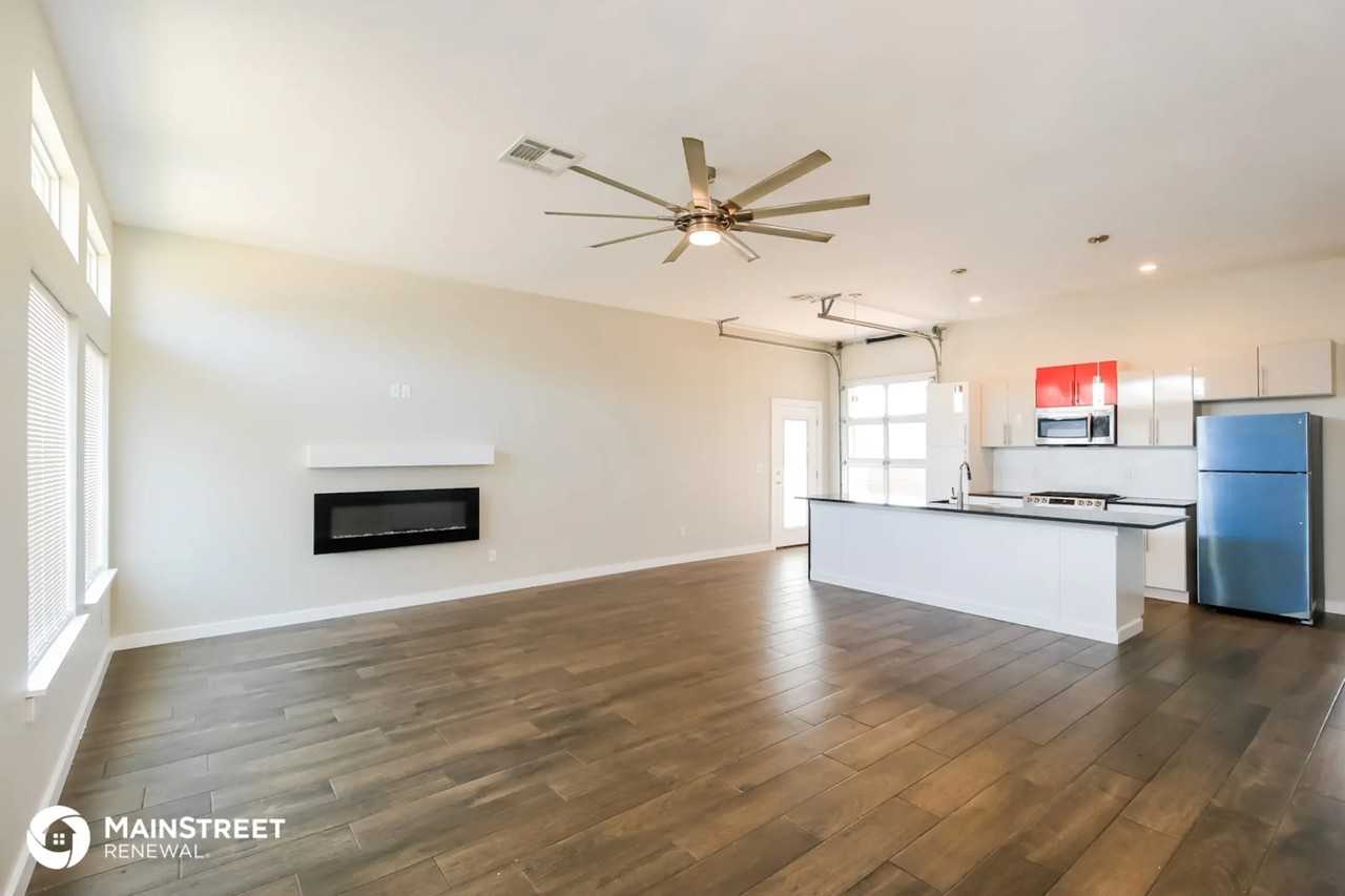 11251 Paradise Out Ln - Photo 3 of 16