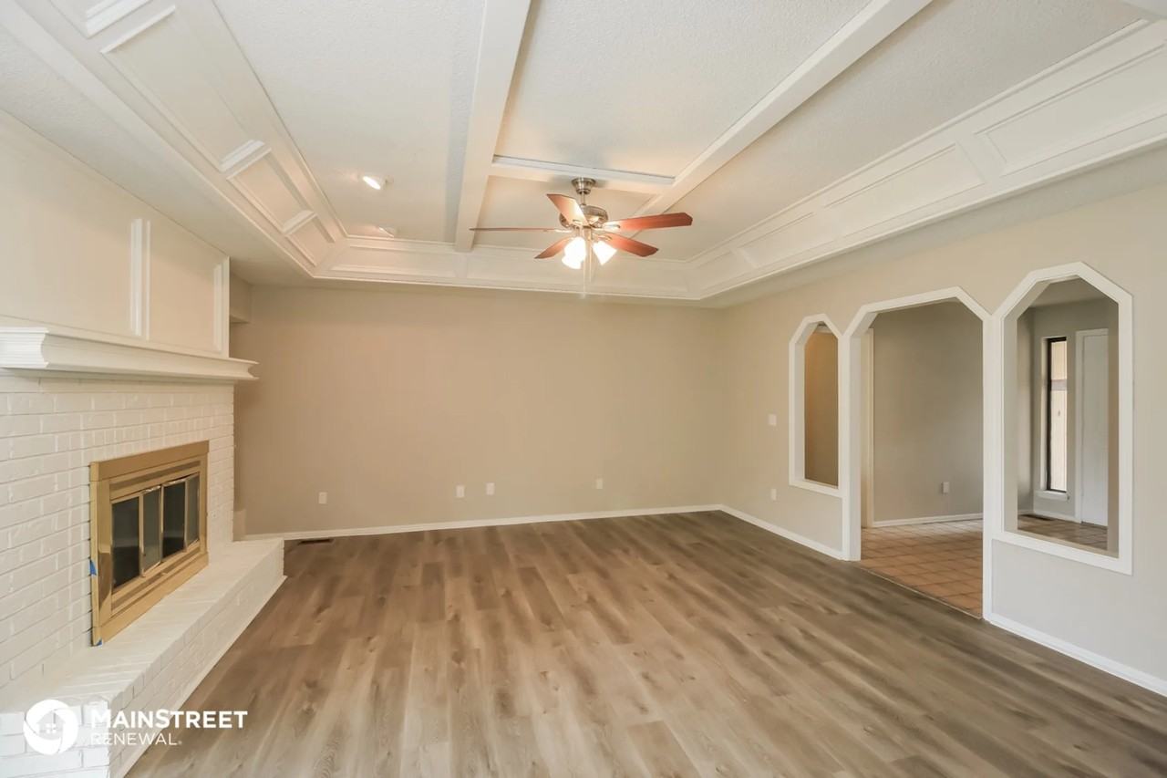 10109 Glascow Dr - Photo 2 of 15