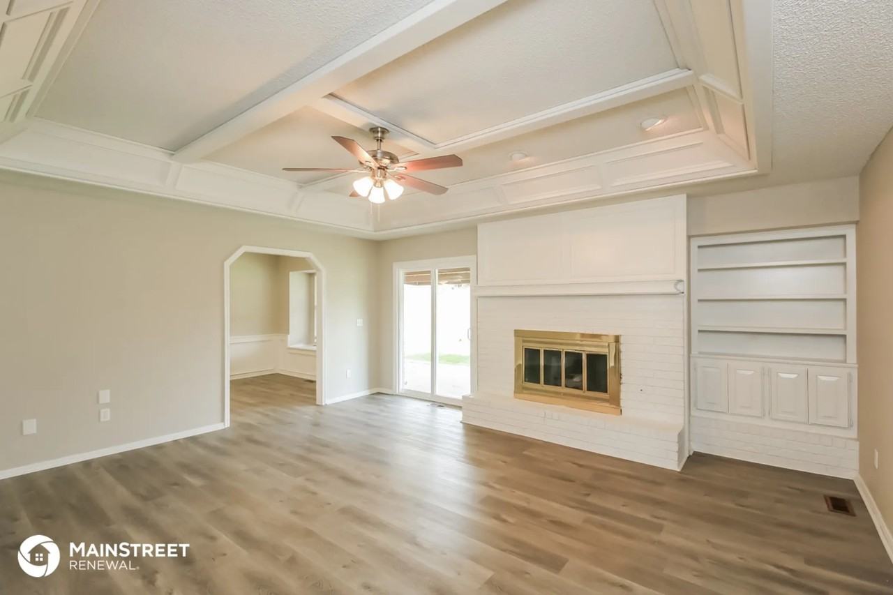 10109 Glascow Dr - Photo 3 of 15