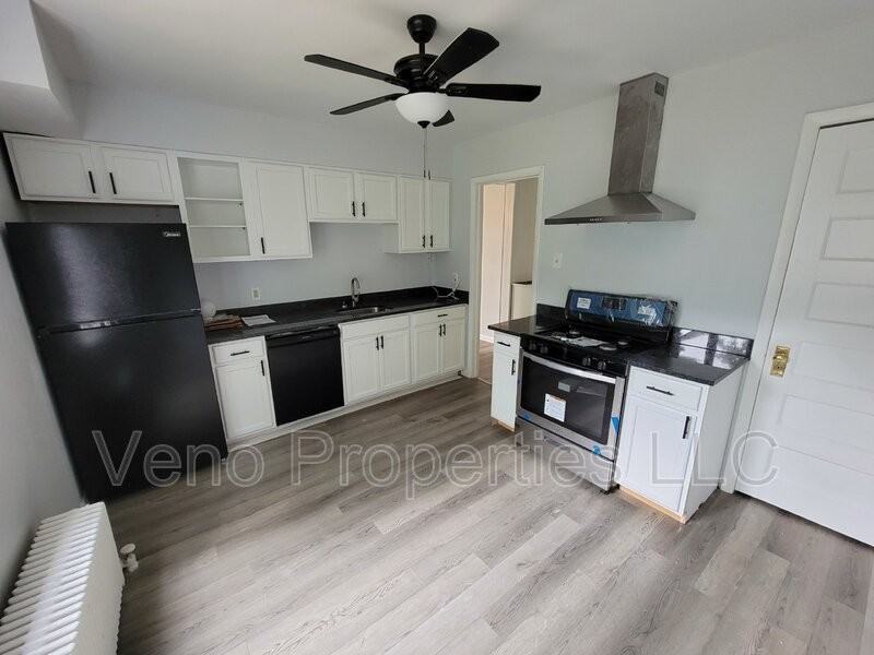 257 Partridge St - Photo 3 of 34