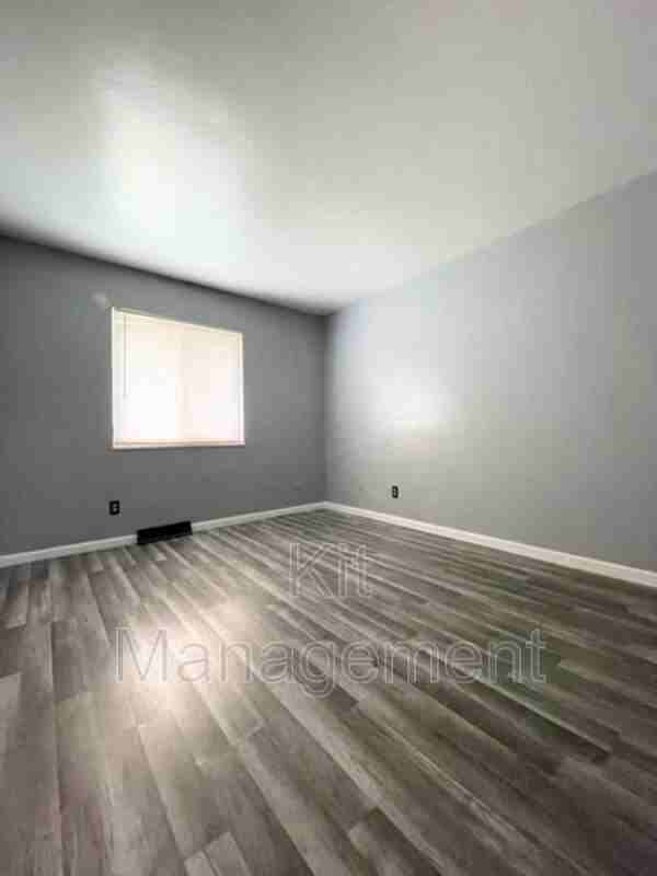 6215 Jackman Rd - Photo 5 of 7