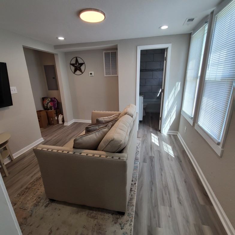 1517 Summit Ave - Photo 3 of 7