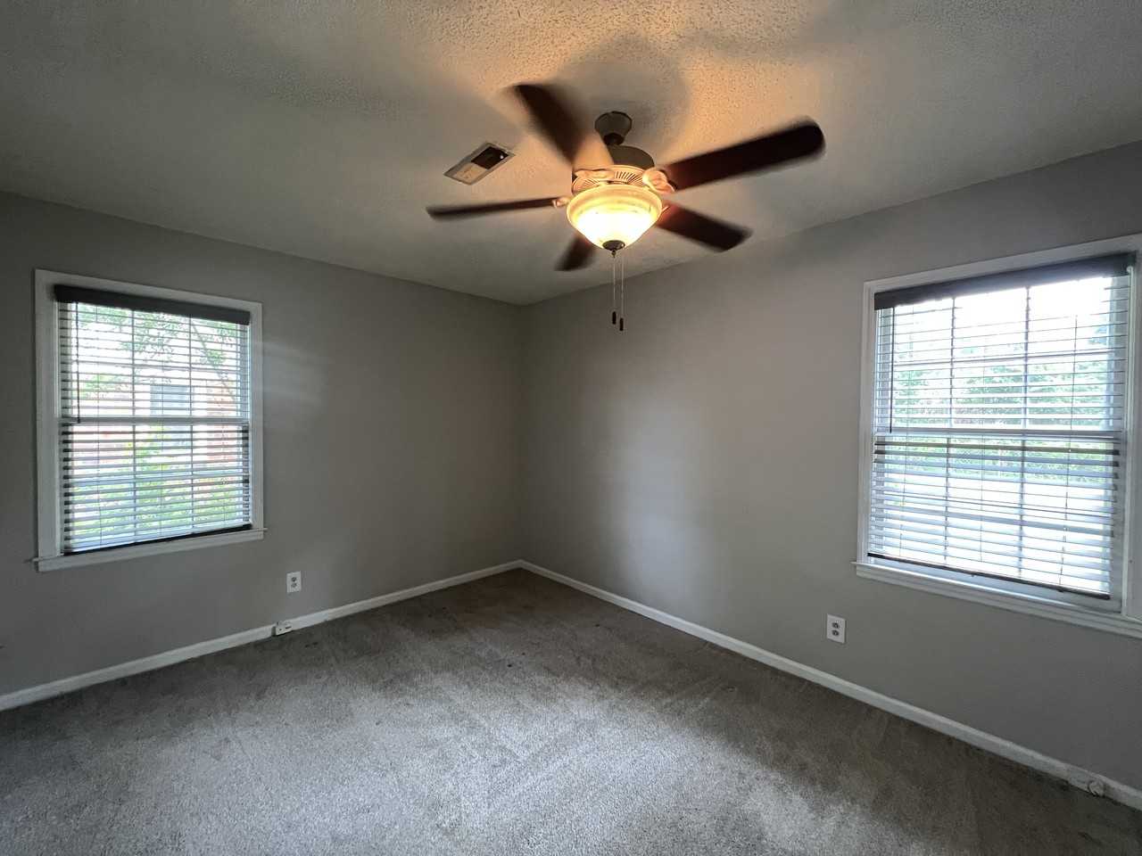 103 Dorchester Manor Blvd - Photo 4 of 8