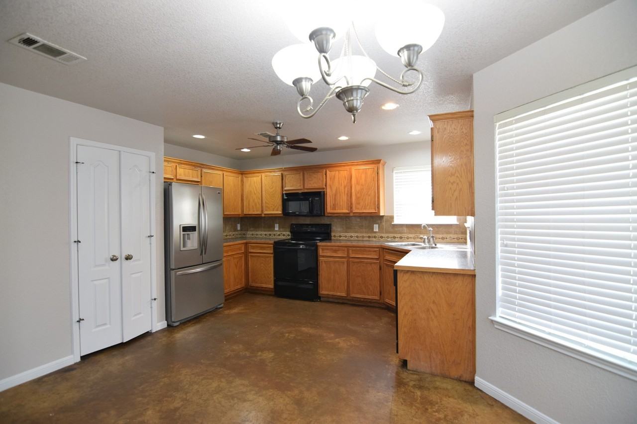 3411 Lauren St - Photo 4 of 19
