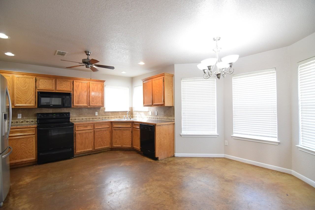 3411 Lauren St - Photo 5 of 19