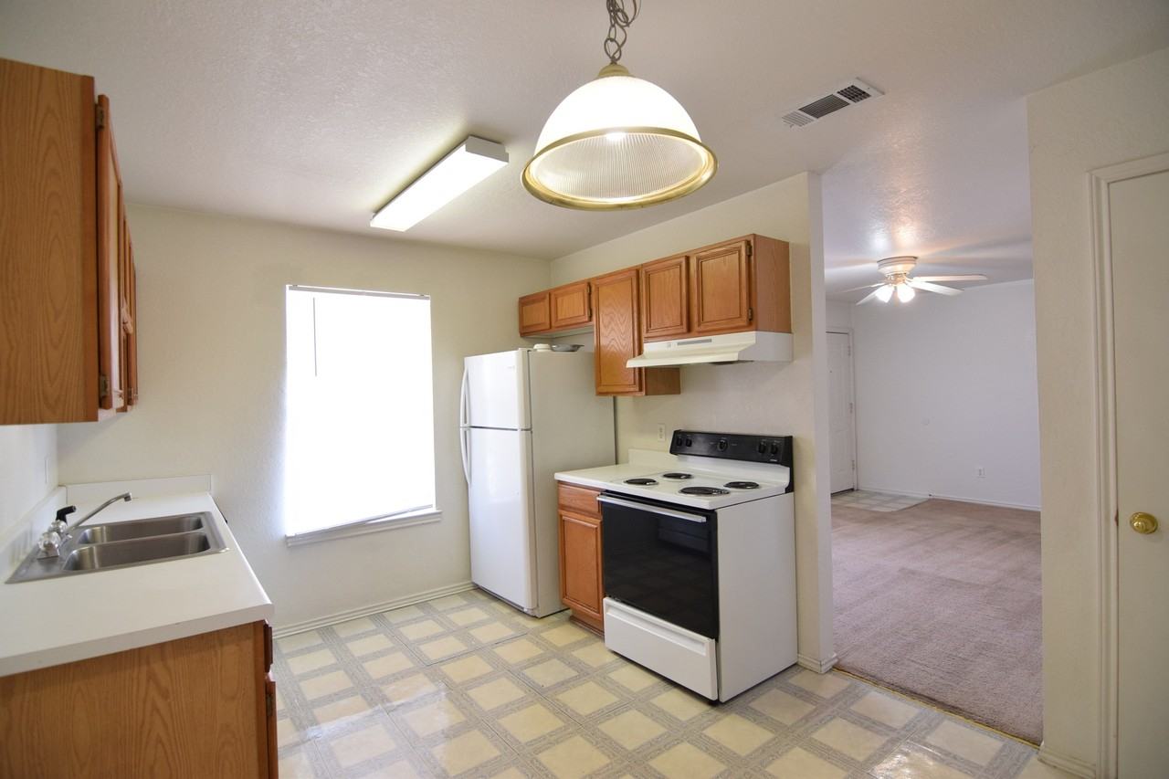 1112 Horizon Dr - Photo 4 of 11