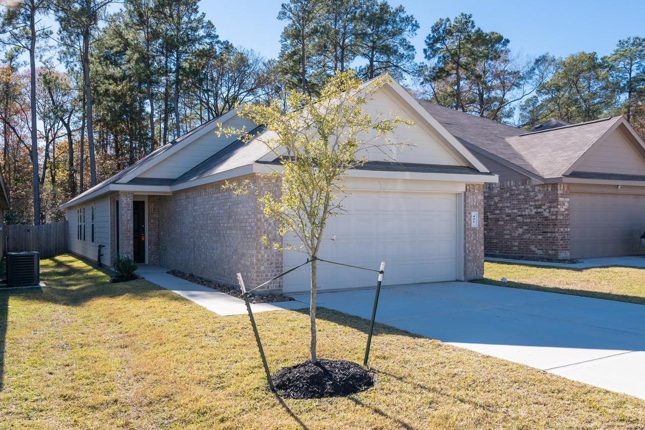 421 N Meadows Dr - Photo 2 of 12