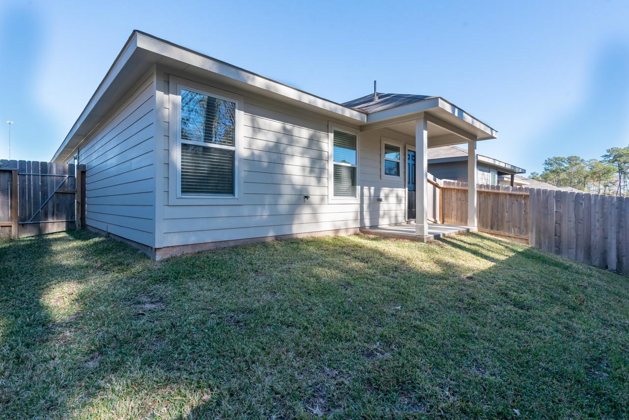 421 N Meadows Dr - Photo 3 of 12