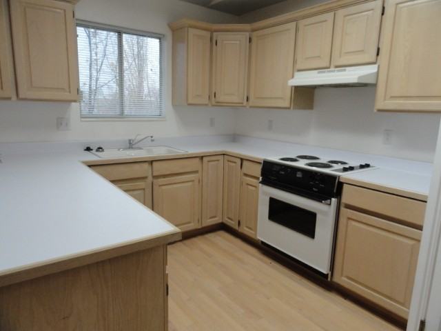970 Canterbury Dr - Photo 5 of 21