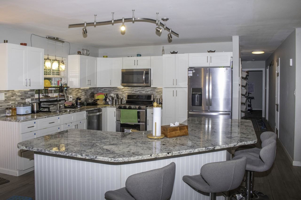 8204 Corteland Dr - Photo 3 of 13