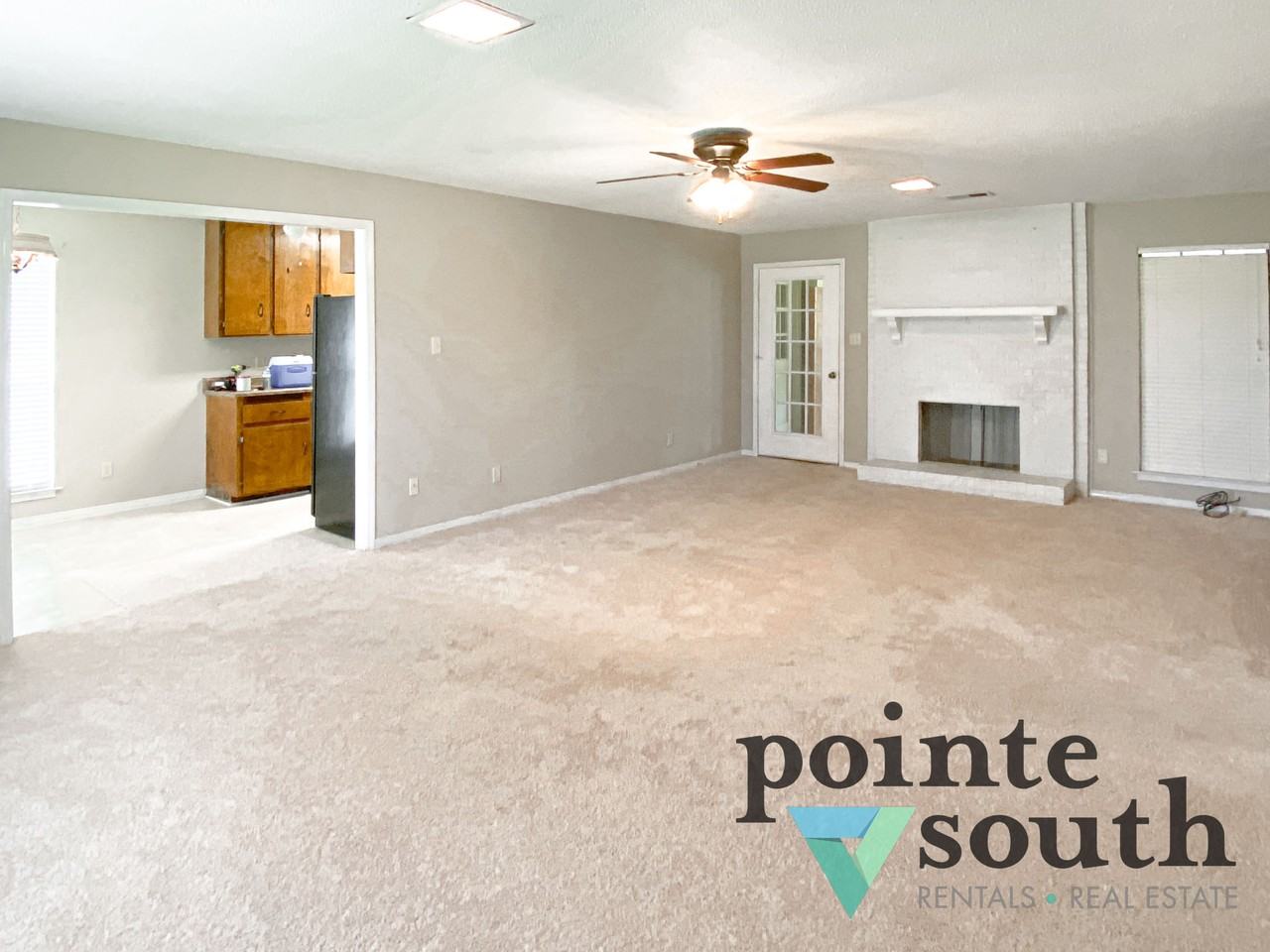 22332 White Ave - Photo 3 of 17