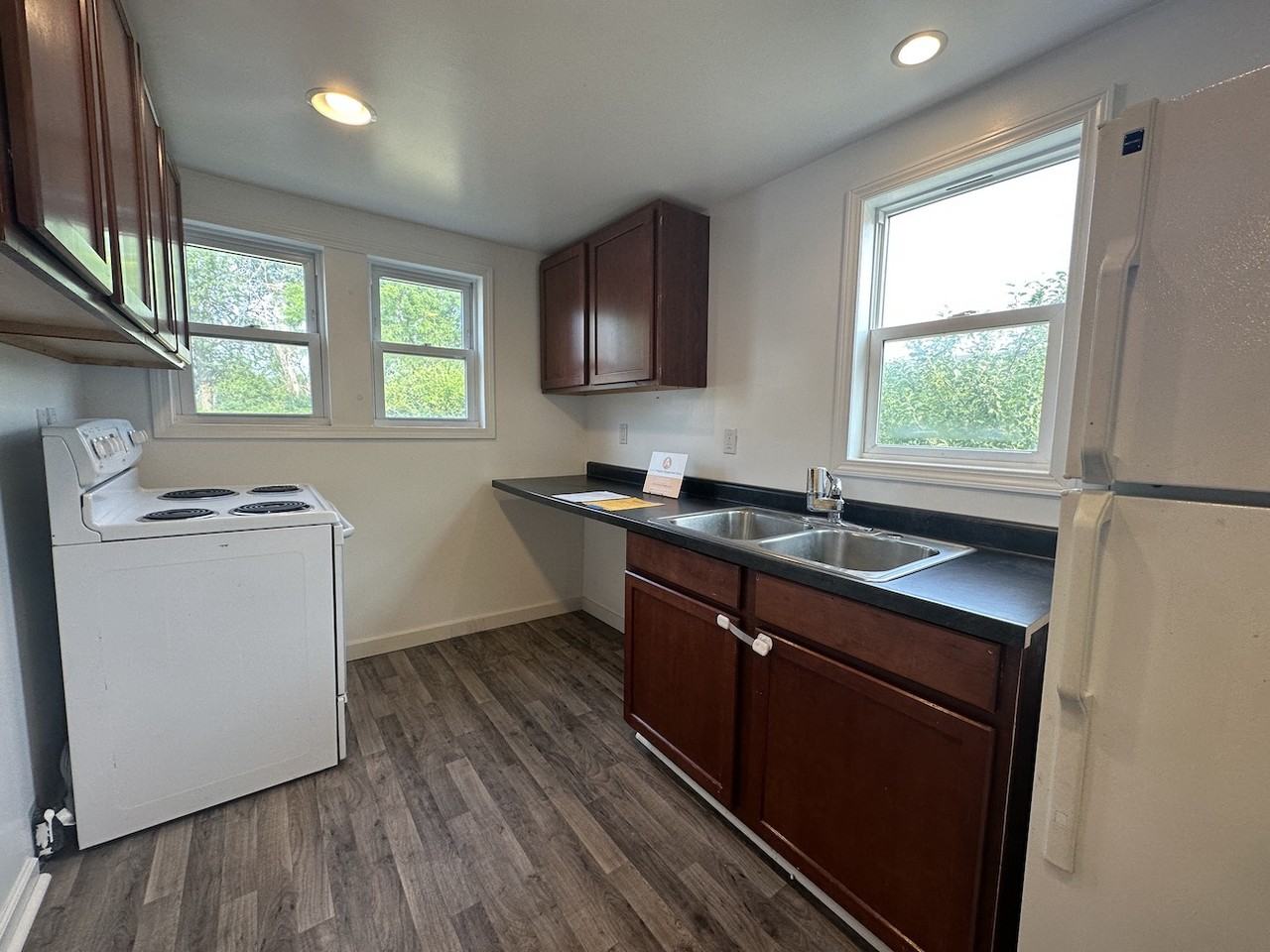 507 Riverview Dr - Photo 2 of 19
