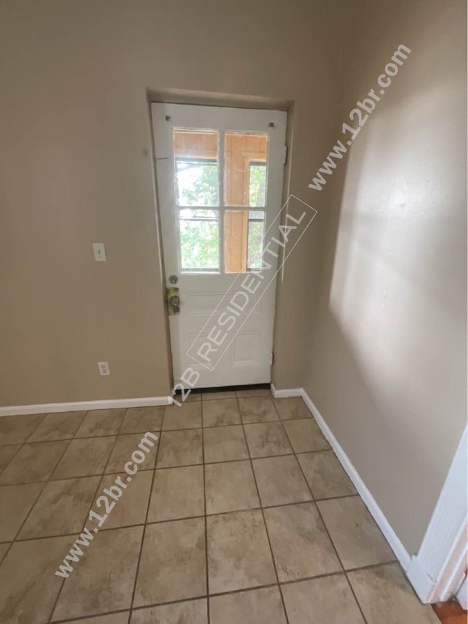 2600 S Compton Ave - Photo 3 of 20