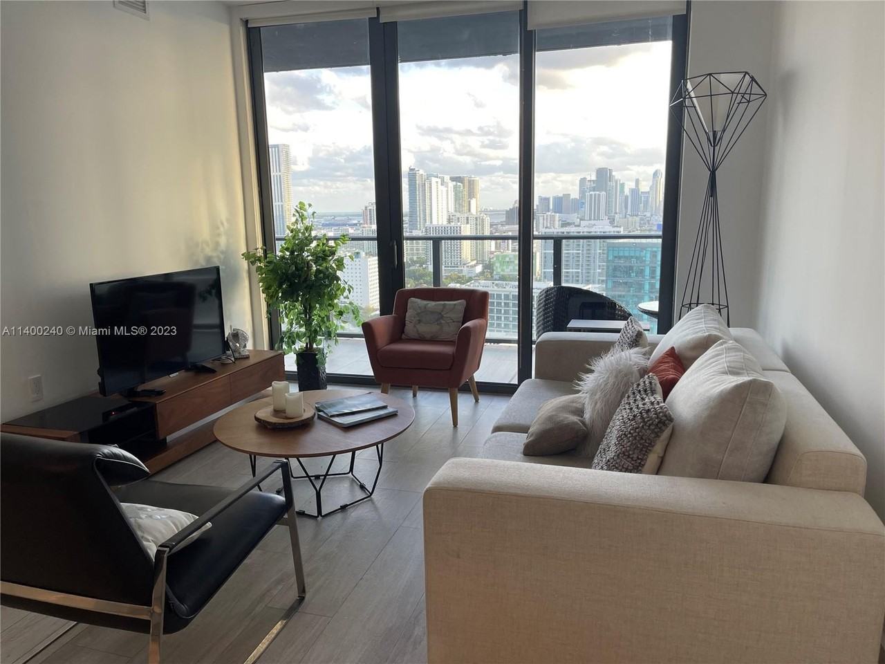 121 Ne 34th St #2802