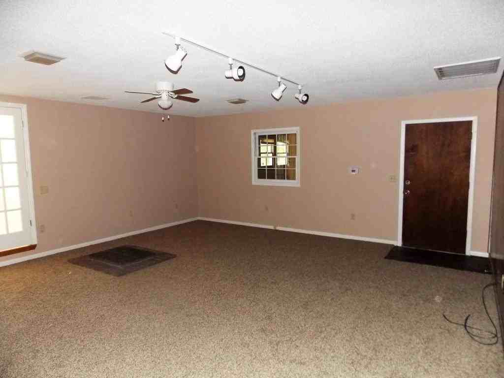 119 Greenbriar Trl - Photo 7 of 16