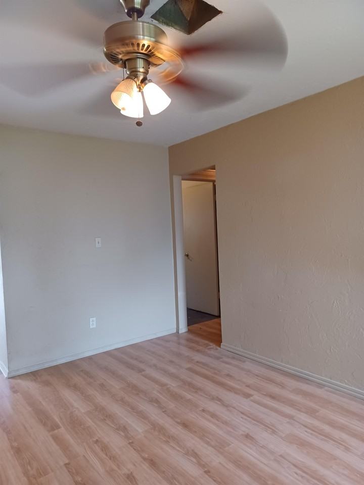 2713 Sw 65th St #1 - Photo 3 of 9